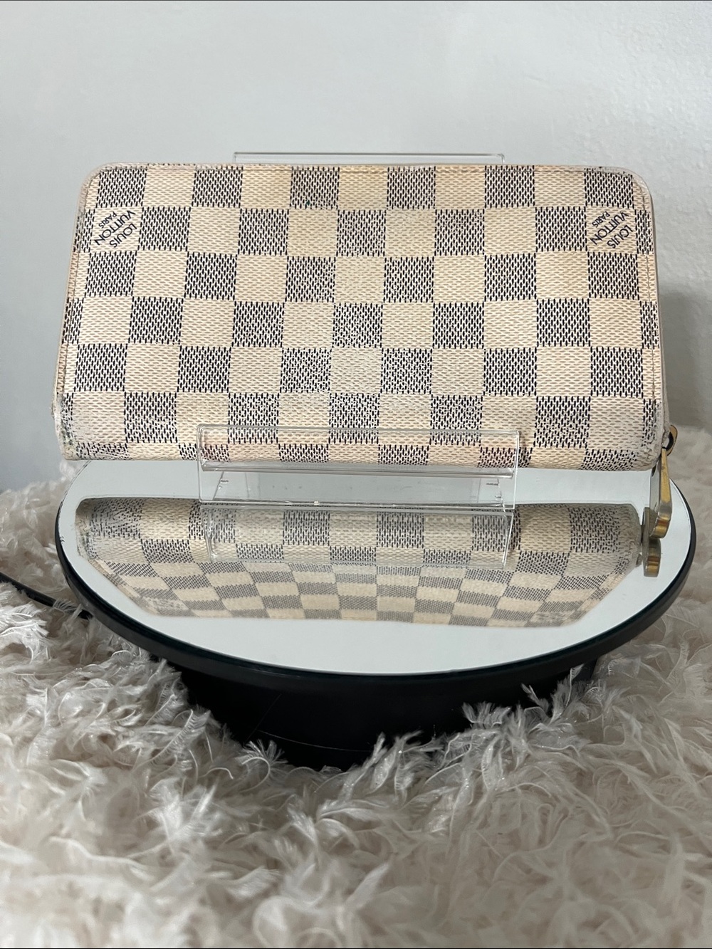 Louis Vuitton Damier Azur Check Zip-Around Wallet in Cream and Blue-Gray - Picture 4 of 15